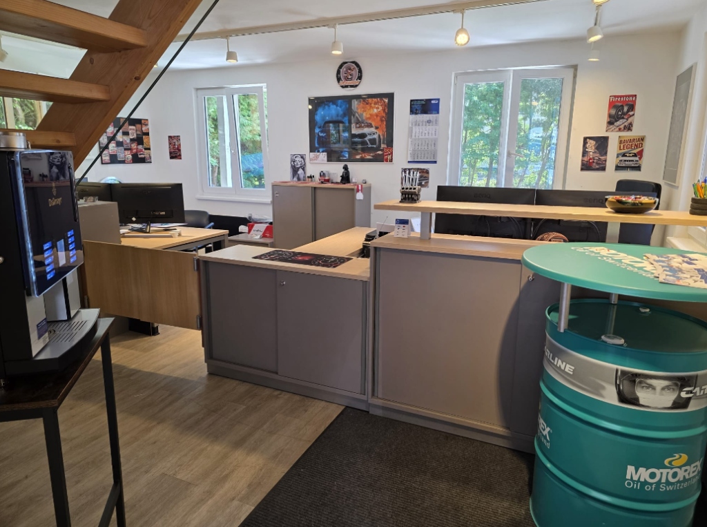 EKS Meisterwerkstatt — Empfangsbereich und Büro