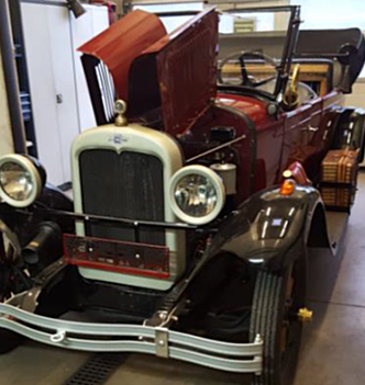 Historischer Vorkriegs-Oldtimer in der Werkstatt
